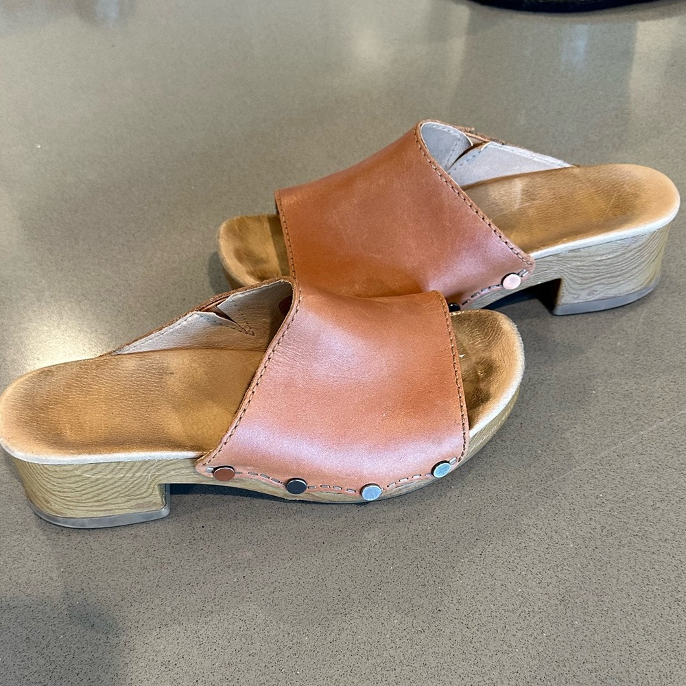 Clarks Genuine Leather Camel/Tan Wooden Sole Heeled Sandals